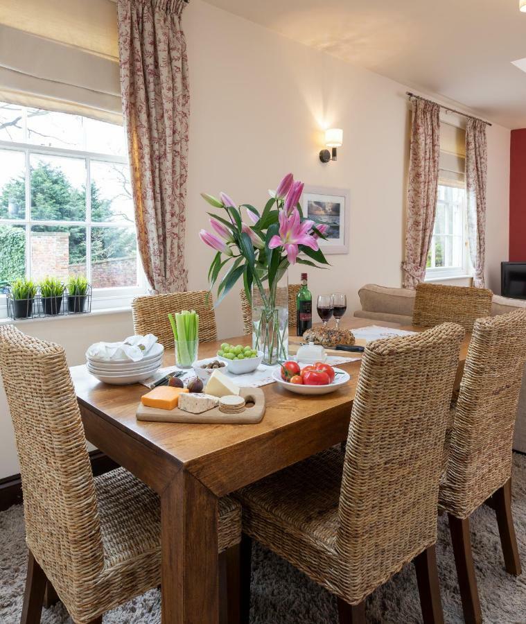 Mews Cottage 惠特比 外观 照片